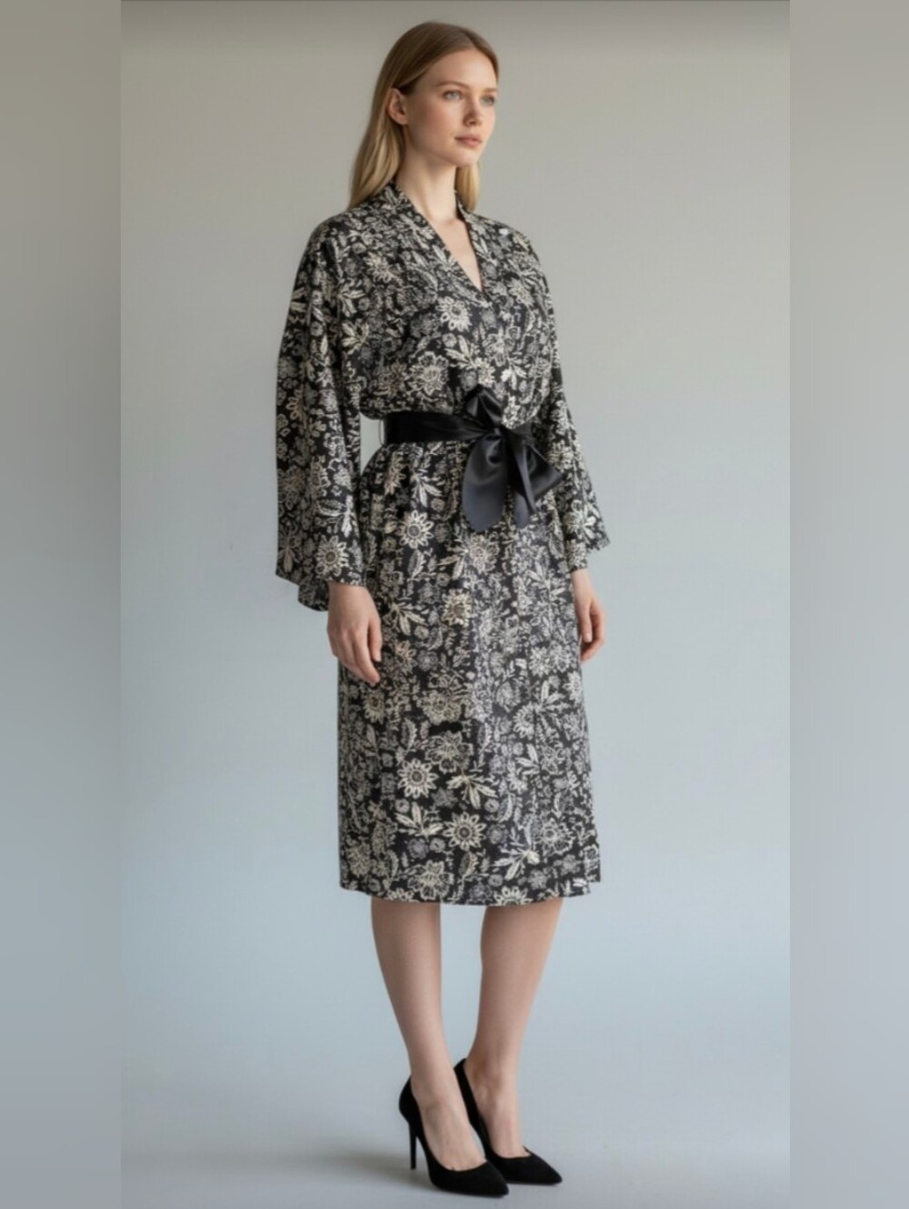NWT! AGNES & DORA! BLACK & CREAM BOTANICAL/FLORAL KIMONO STYLE ROBE! SZ XSS